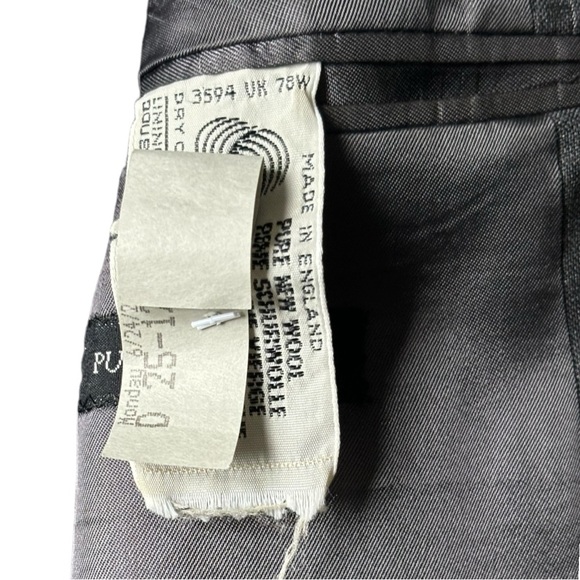 CHESTER BARRIE SAVILE ROW Barney’s New York grey pinstriped wool blazer | 48 L - Picture 13 of 13